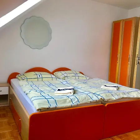 Kurent Hostal *