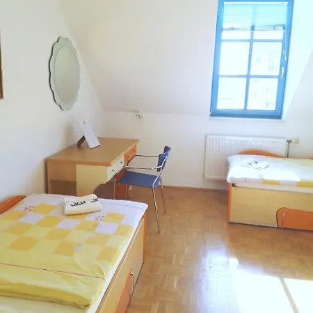 Kurent Hostal
